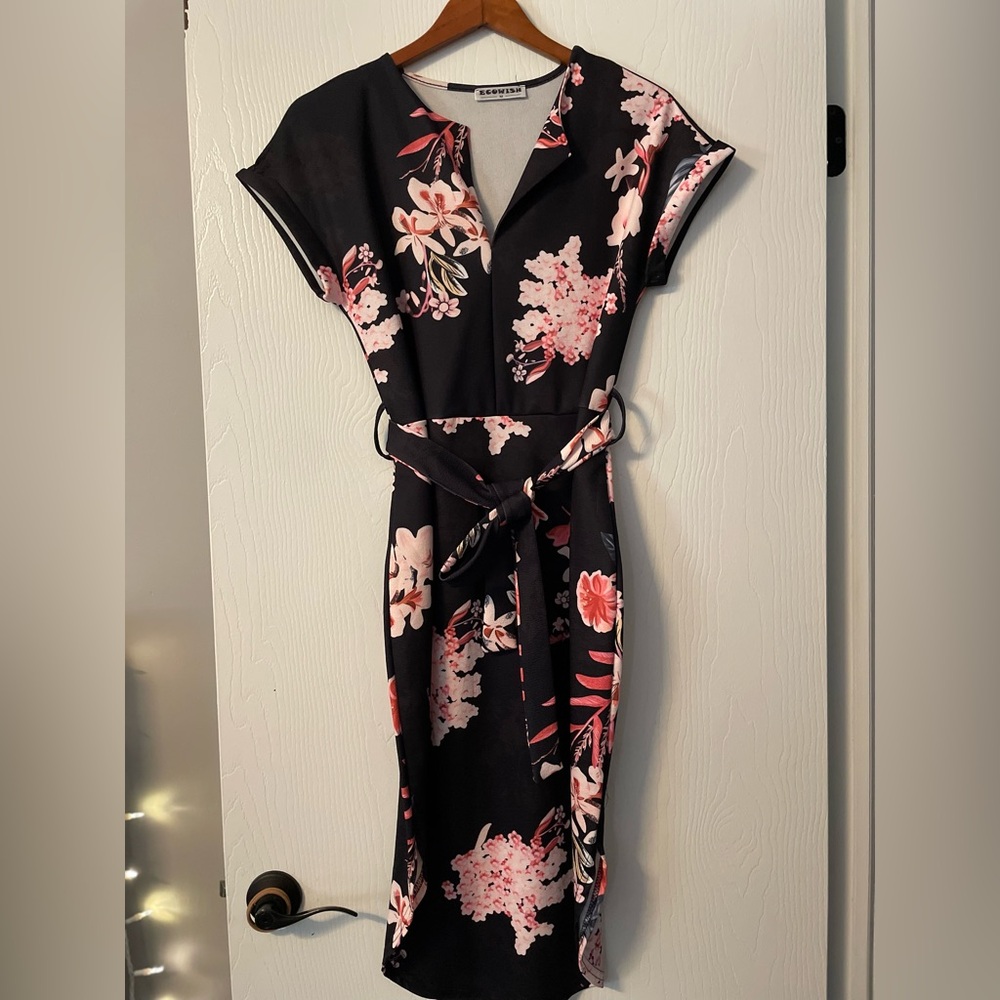 Women’s floral dress, Size M, never worn